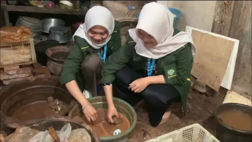 BANTU NAIK KELAS! MAHASISWA KKN UNISNU DONGKRAK BRANDING DAN PEMASARAN DIGITAL TIGA UMKM UNGGULAN BATUKALI